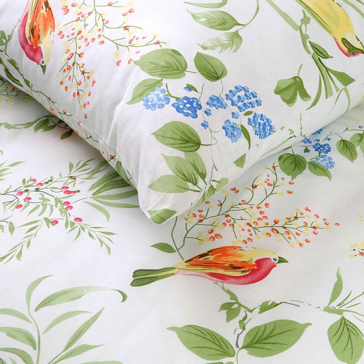 Pościel bawełniana 140x200 Verdelia biała w zielone kwiaty i kolorowe ptaki, Cottonlove