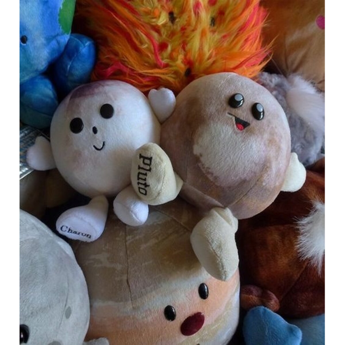 Pluszowe planety - Pluton i Księżyc Charon