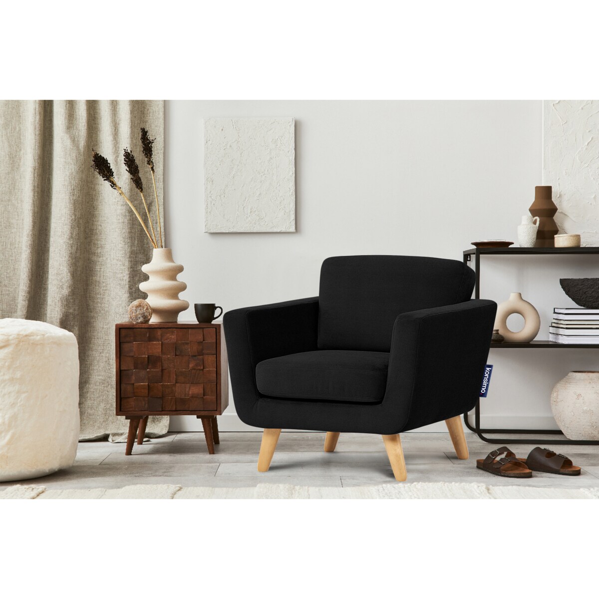 KONSIMO TAGIO Czarny fotel skandynawski