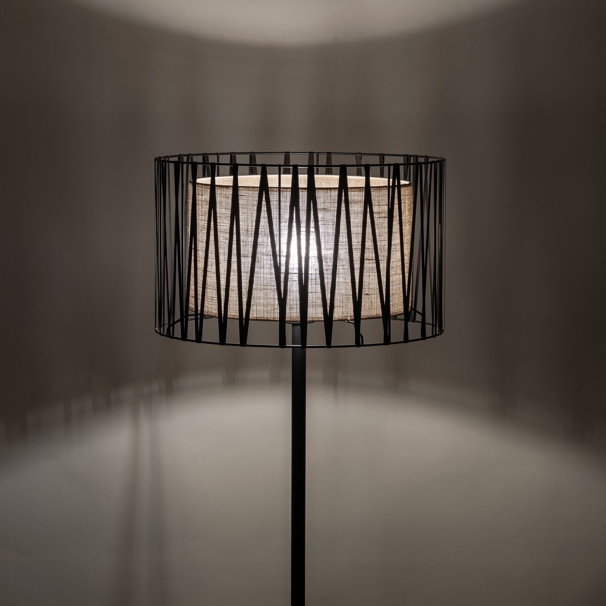 Lampa podłogowa HARMONY NATURE 5890 TK Lighting czarno-brązowa E27 z jutowym abażurem 158 cm do salonu