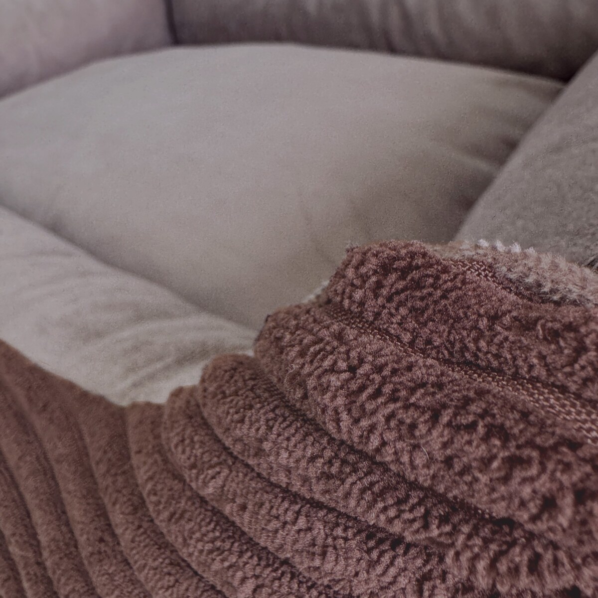 Sztruksowe legowisko dla psa MOLLY, 60x40 cm, Ciemny Brąz