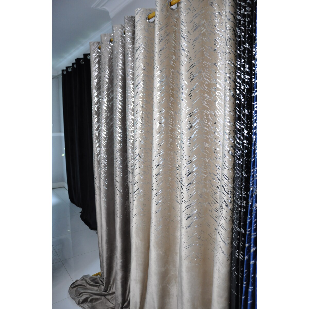 zasłona welurowa "velvet glow" srebrny print 140x250 cm jasny beż