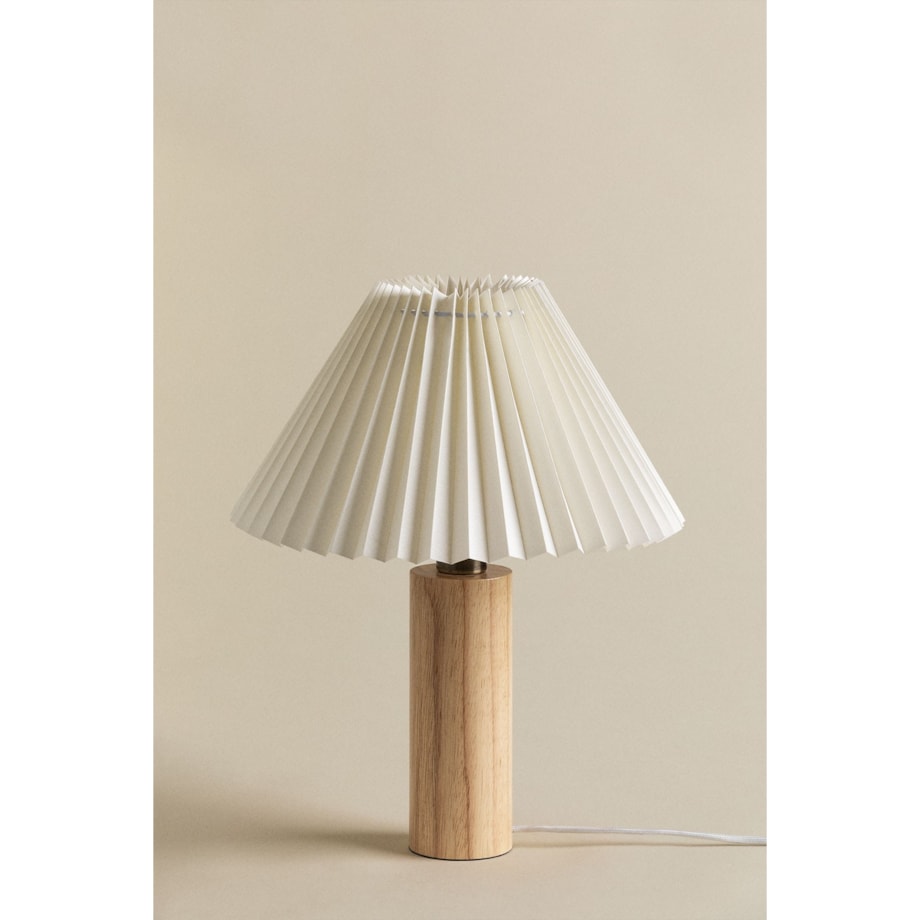 Lampa stołowa z drewna kauczukowego Plisse 50 cm
