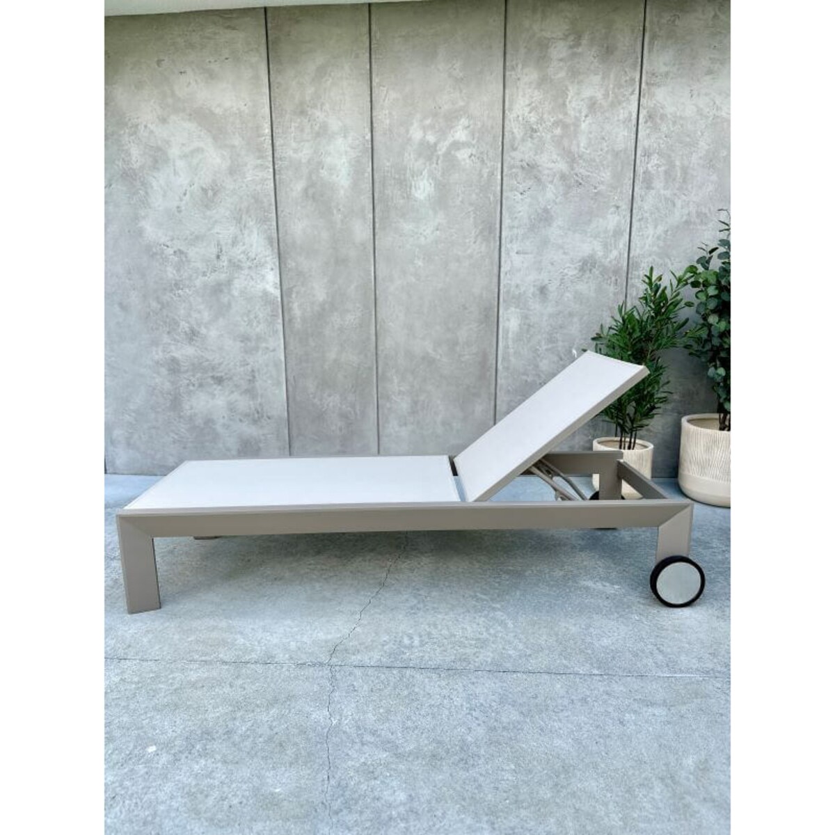 ALUMINIOWY LEŻAK LAURO SZAMPAŃSKI