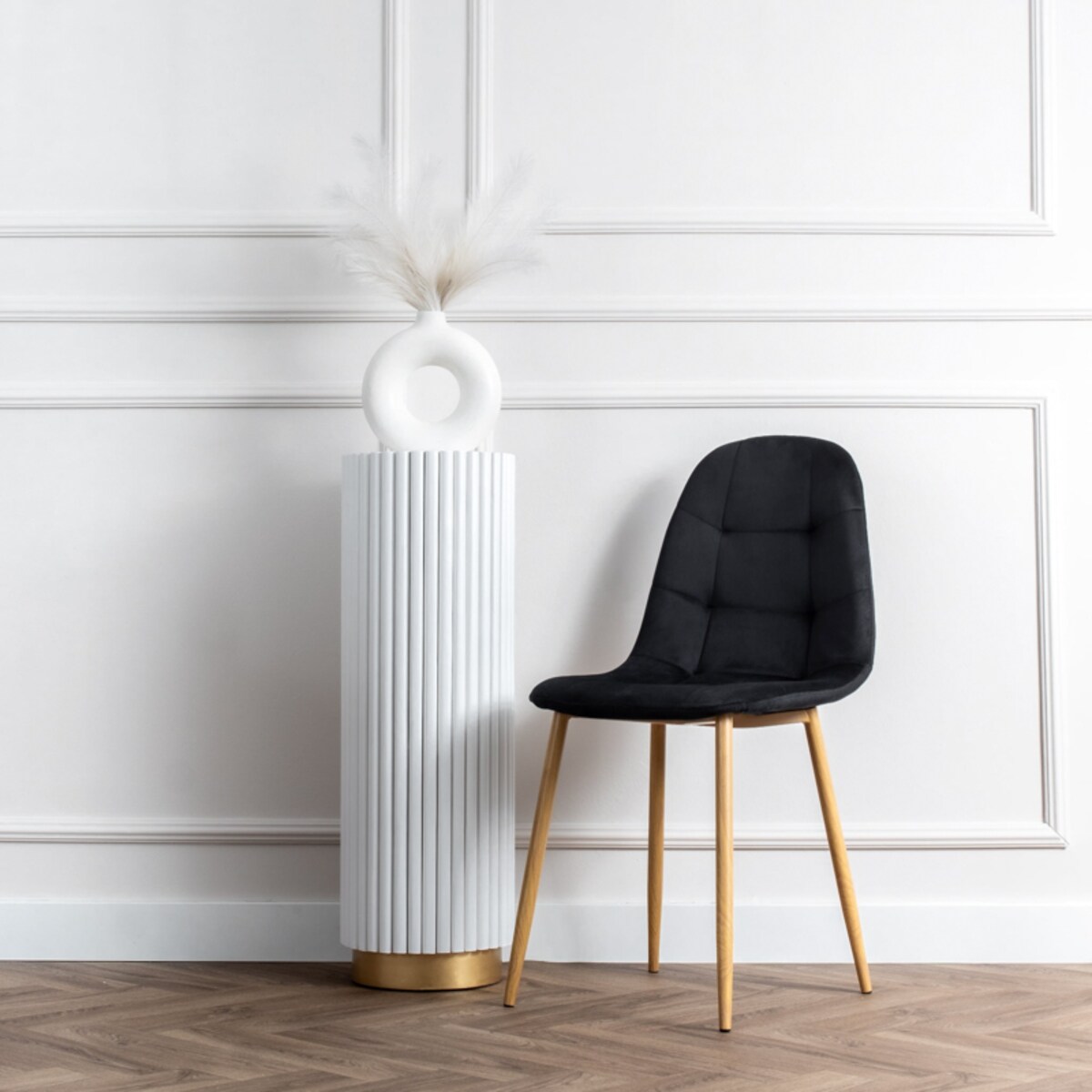 Krzesło tapicerowane czarne welurowe pikowane do salonu jadalni