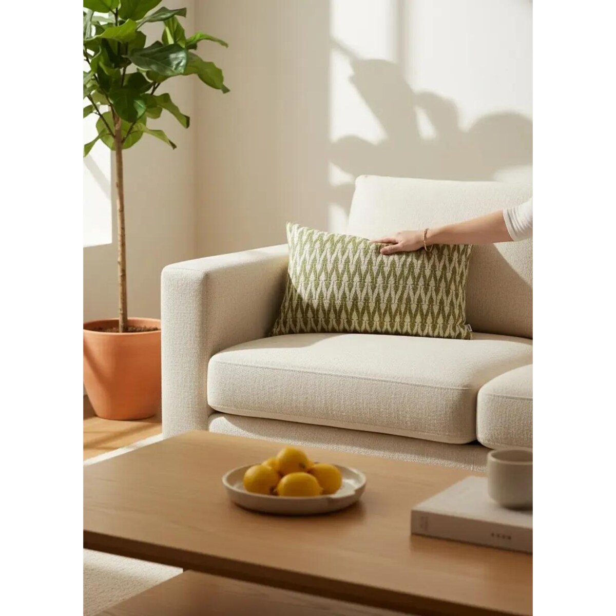 Beżowo‑zielona poduszka dekoracyjna 60x40 Alto – chevron stylizowany