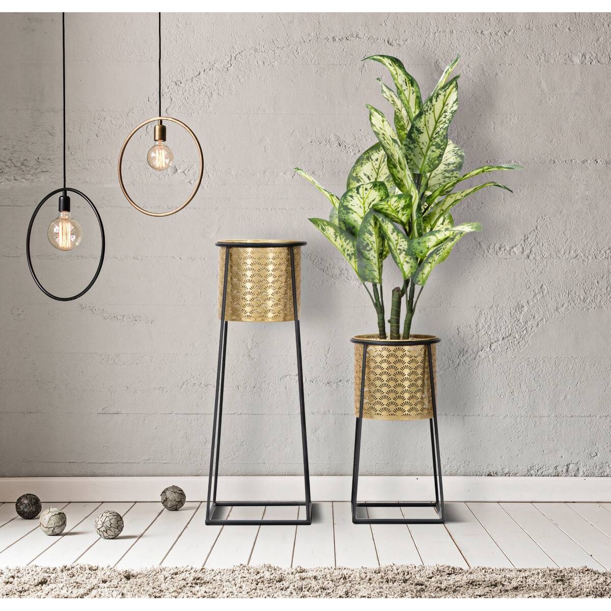 Ażurowe osłonki na doniczki na stojaku