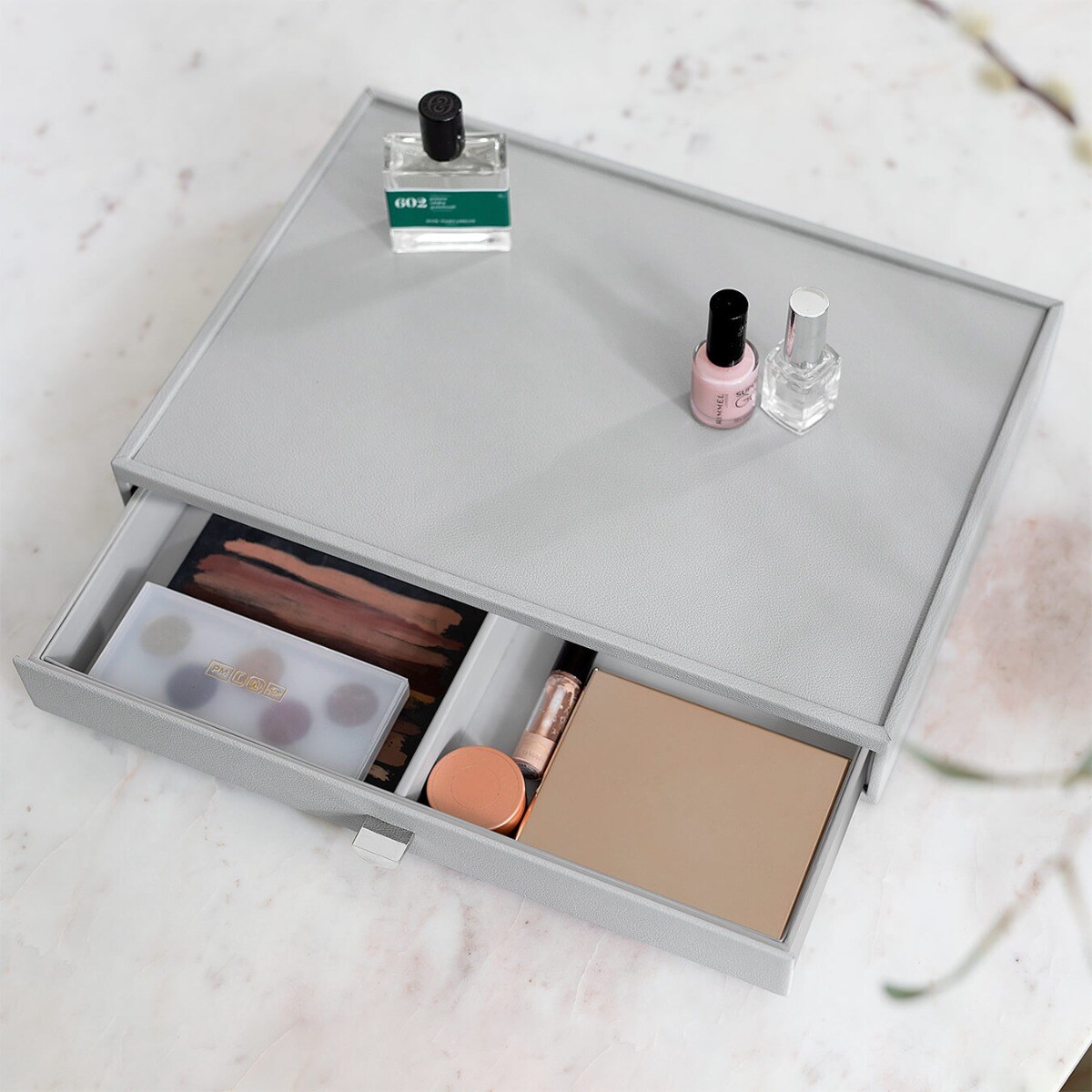 Organizer na kosmetyki Stackers Pebble supersize kamienna szarość z szufladą z podziałką