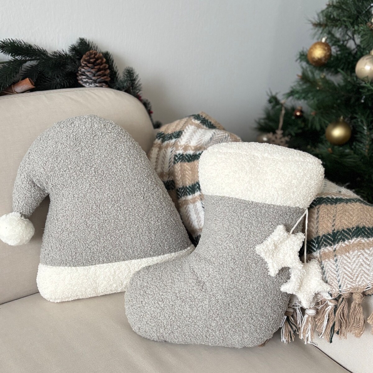 Poduszka świąteczna Skarpeta jasna szara boucle