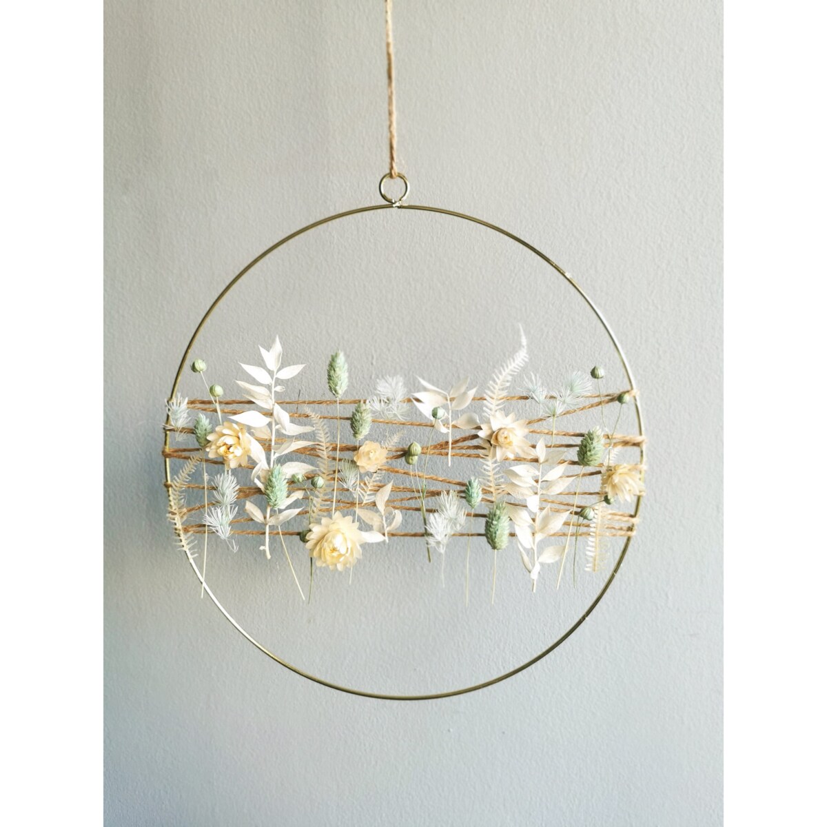 Wianek na sznurku miętowy - kompozycja z suszonych roślin