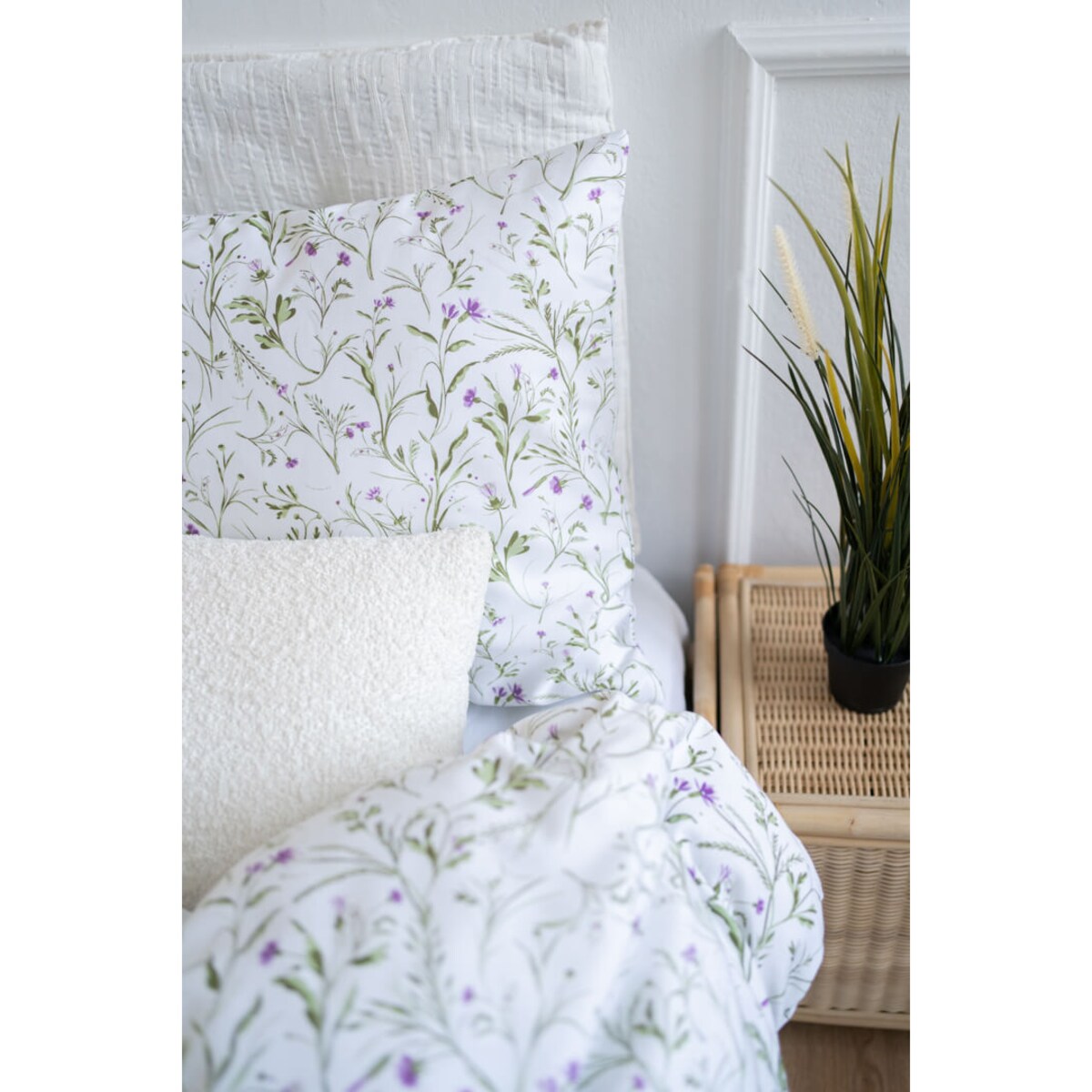 Pościel Fioletowa łączka 200 x 200 cm + 50 x 60 cm (2 szt)