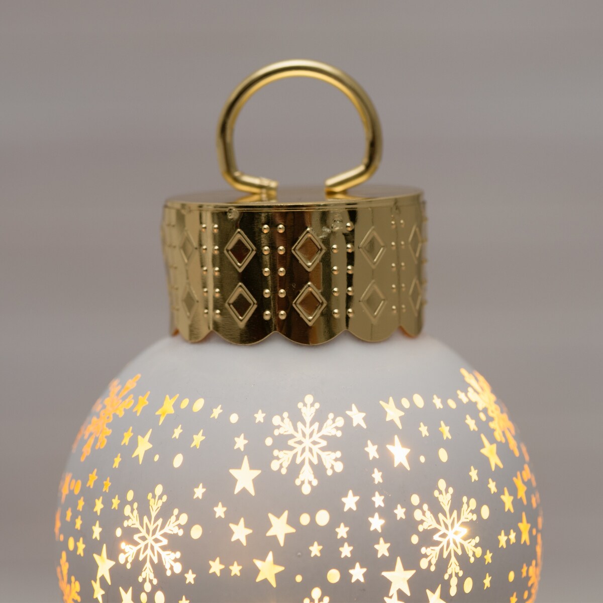 Bombka choinkowa szklana z oświetleniem LED, motyw gwiazdek, Ø 10 x 13 cm