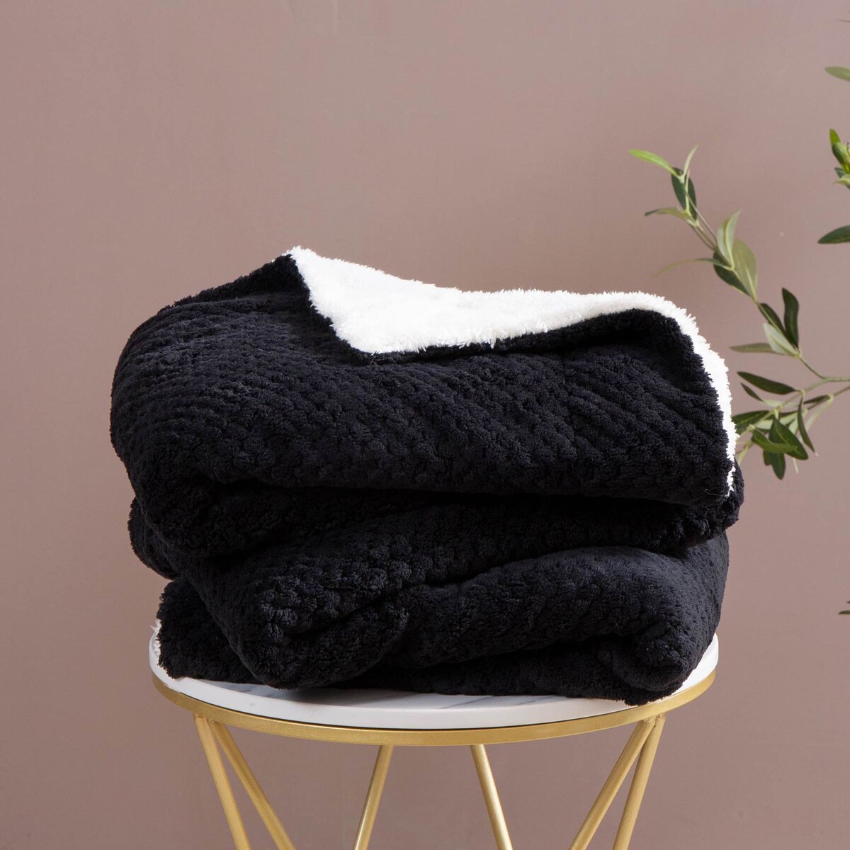 Czarny Koc Z Mikrofibry Baranek 150x200 Sherpa