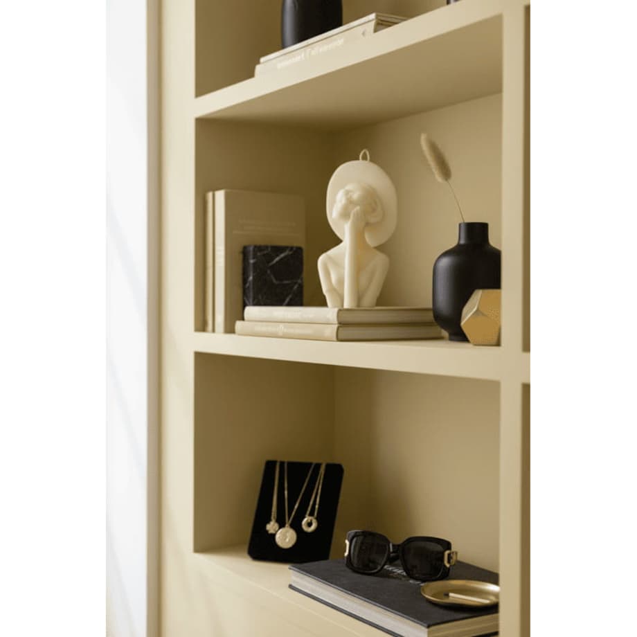 Świeca sojowa Carmen – dekoracyjna świeca w kształcie kobiety w kapeluszu