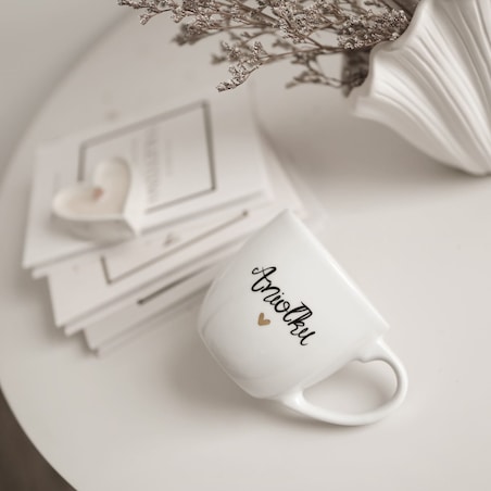 Biały Kubek Porcelanowy 300 ml - Napis Dzień Dobry Aniołku ze Złotym Sercem dla Ukochanej Osoby na Rocznicę