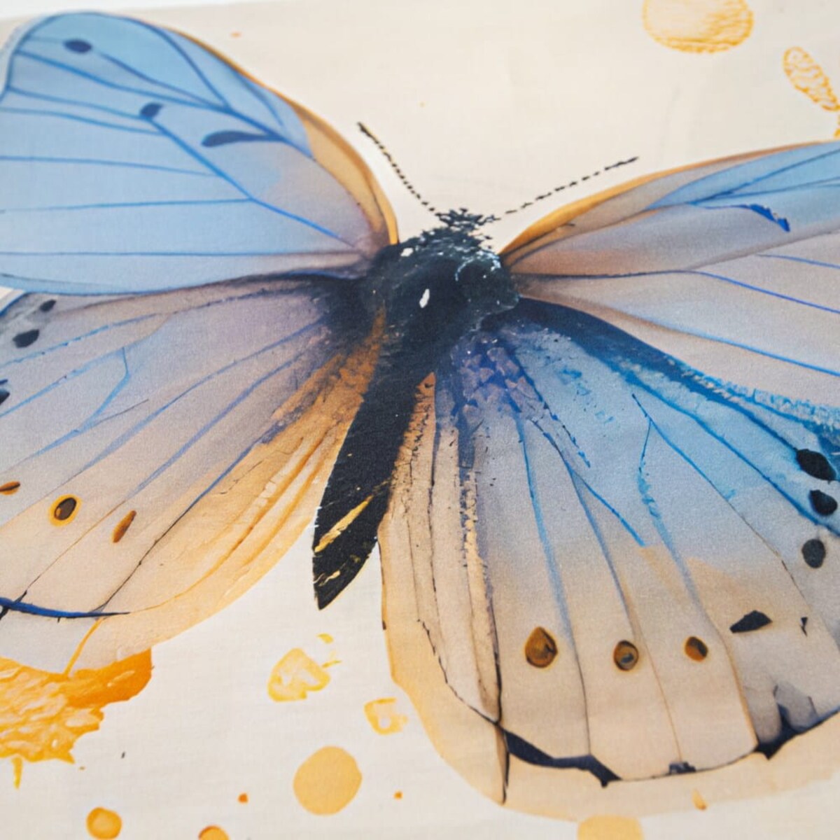 Pościel satyna bawełniana 220x200 Satynlove Premium kremowa z niebieskimi motylami