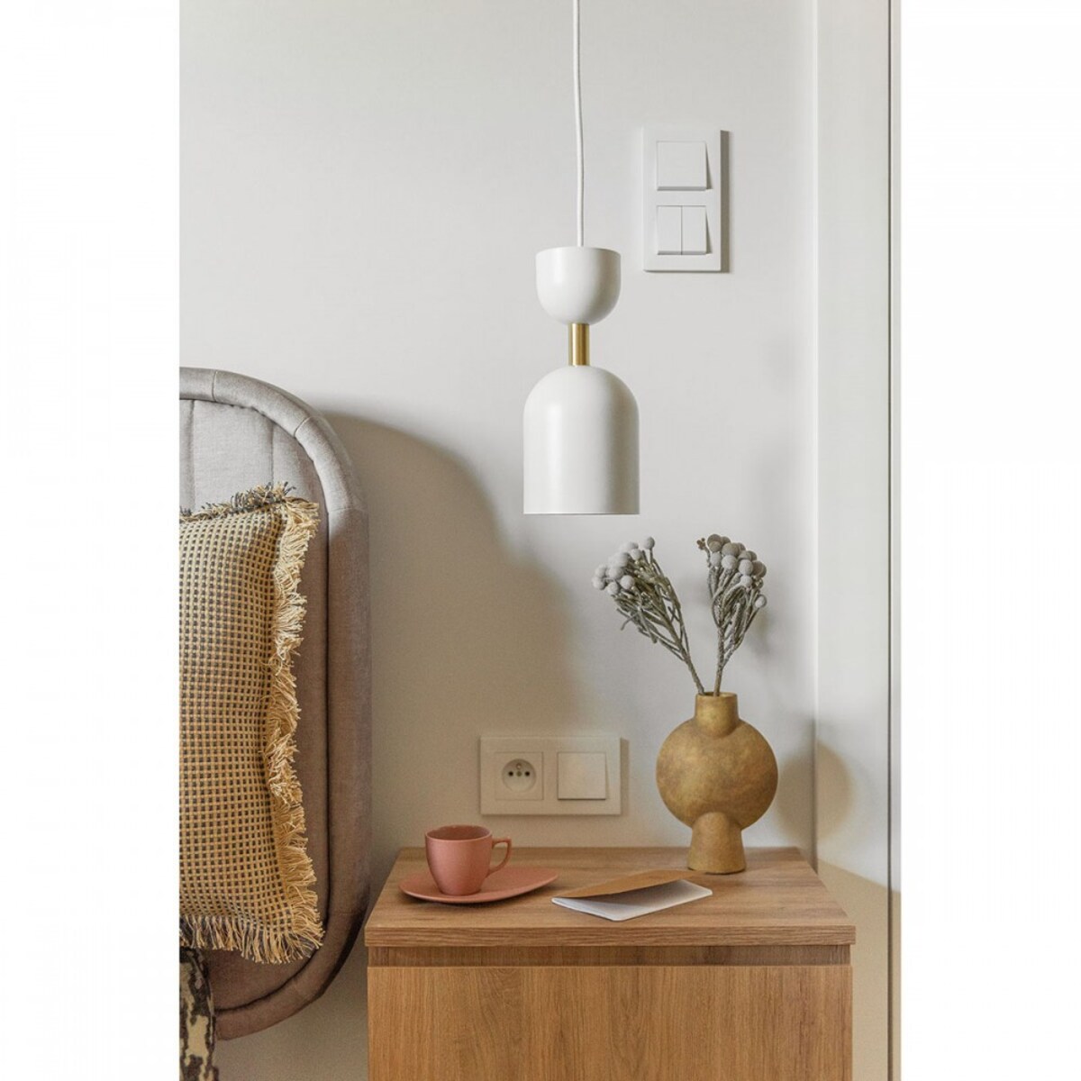 SUPURU biała sufitowa lampa wisząca z mosiężną rurką