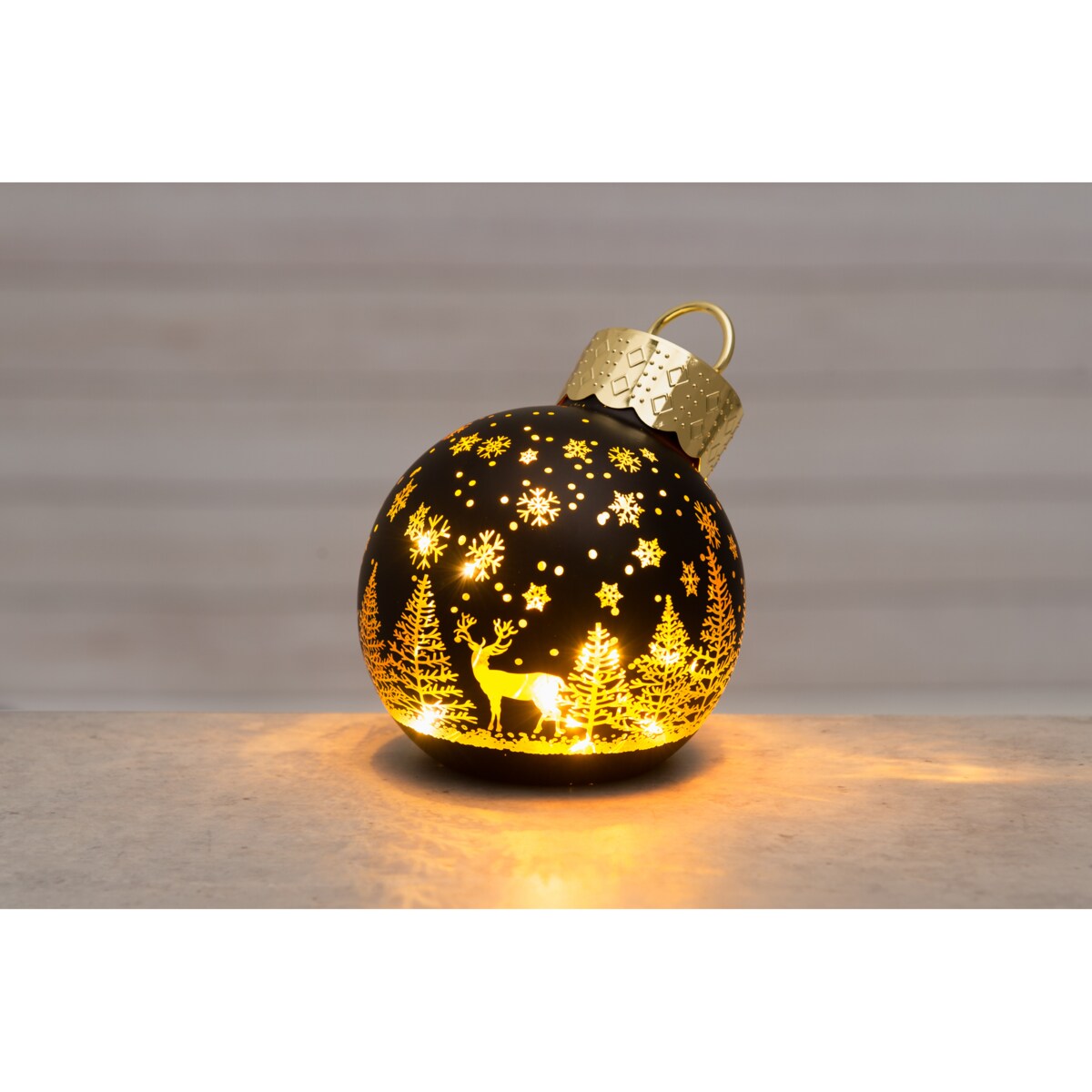 Bombka choinkowa szklana z oświetleniem LED, motyw zimowego lasu, Ø 12 x 14 cm