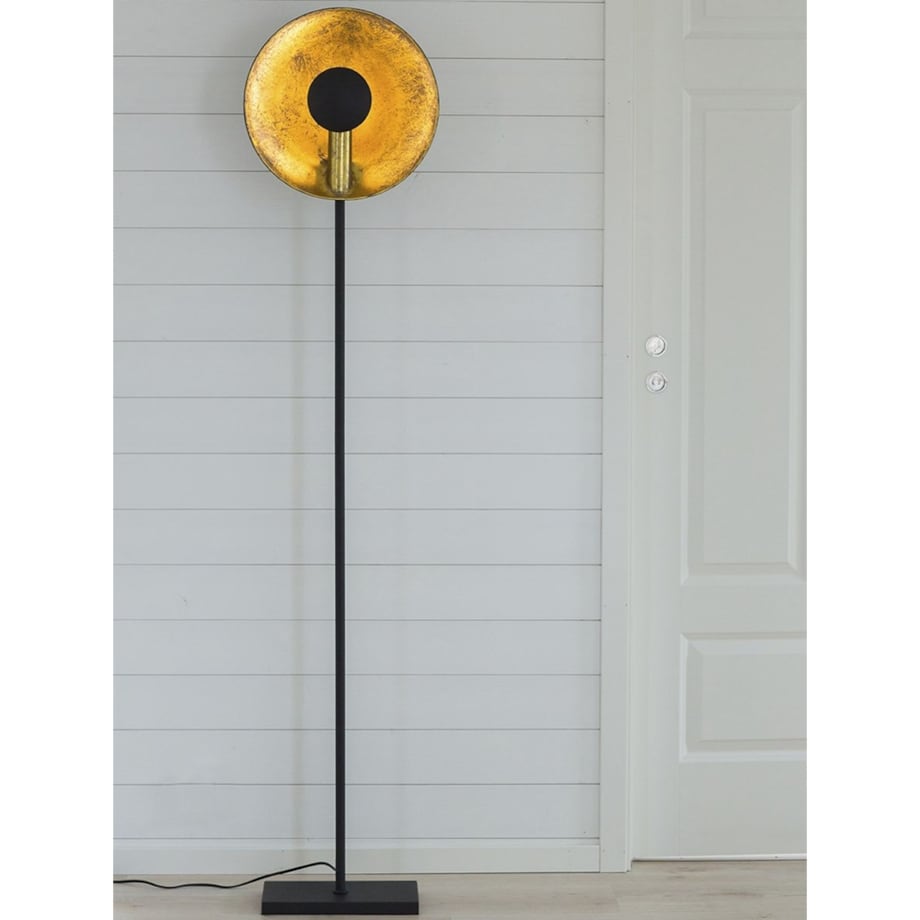 Regulowana lampa podłogowa Captain czarna kopuła do sypialni