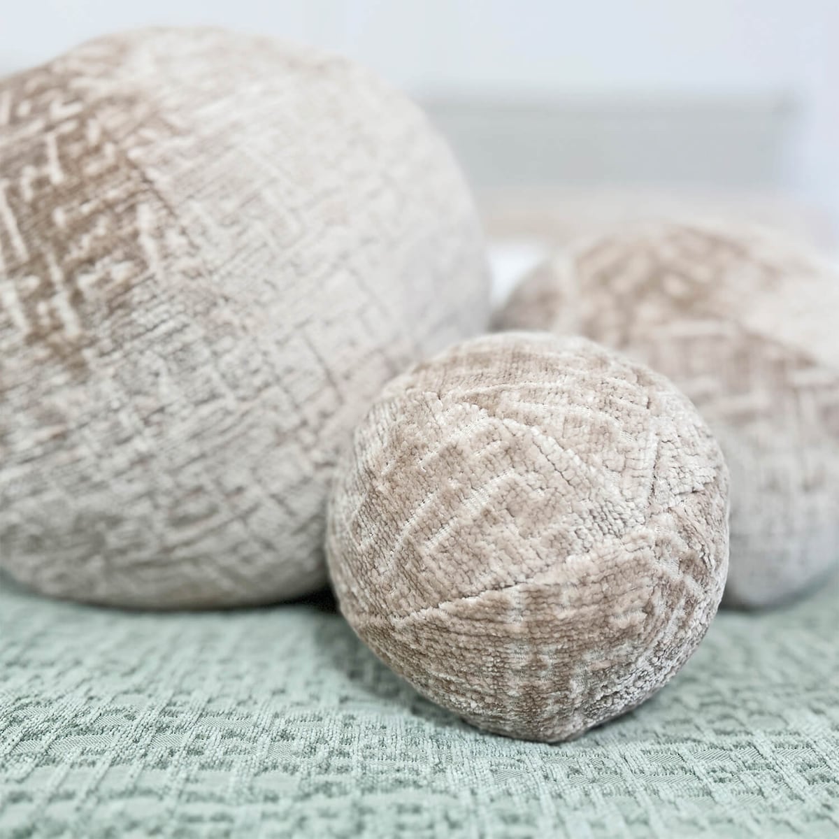 Poduszka HAPPY PILL 30 cm Beżowa