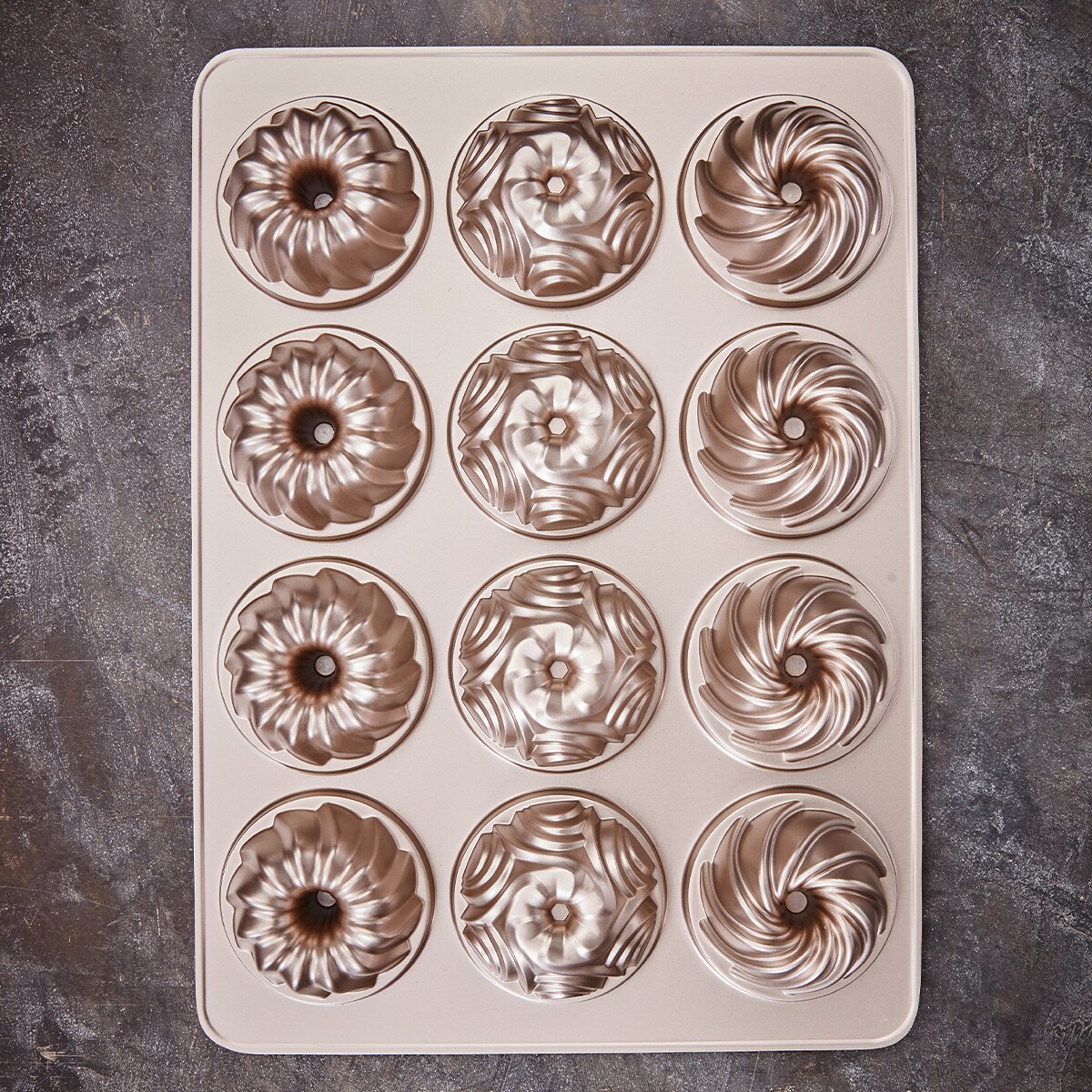 Forma na 12 babeczek Violet Contoura