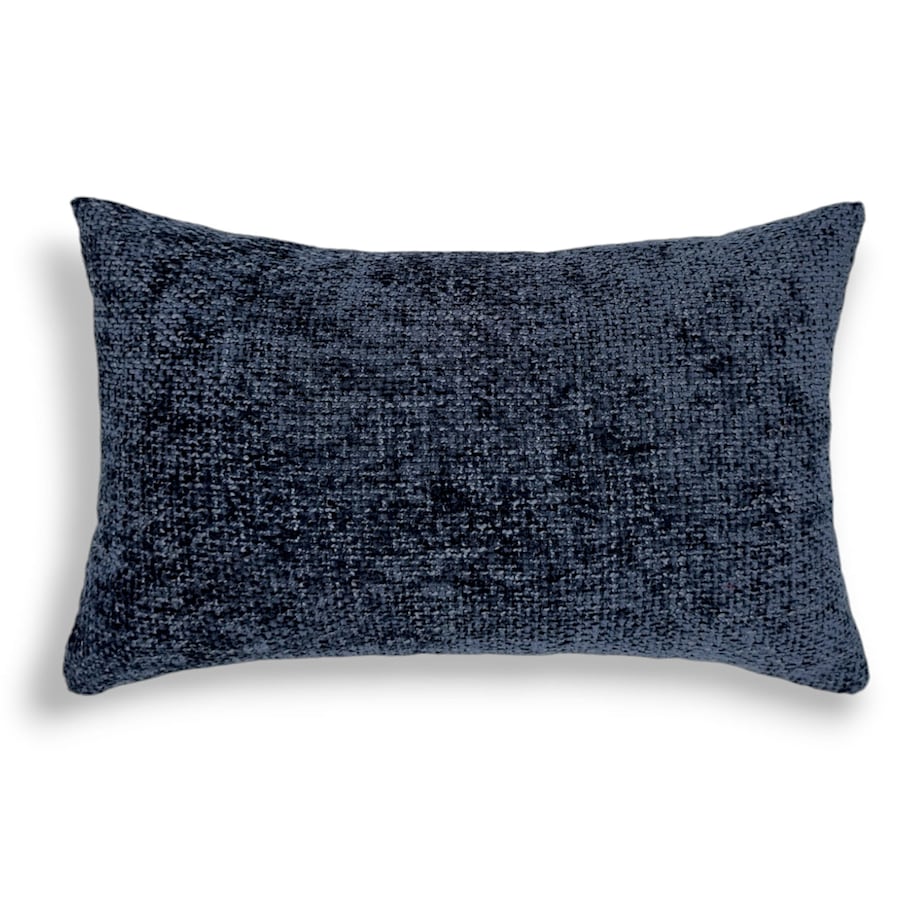 Granatowa poduszka dekoracyjna z tkaniny szenilowej 55x35 Cyntia