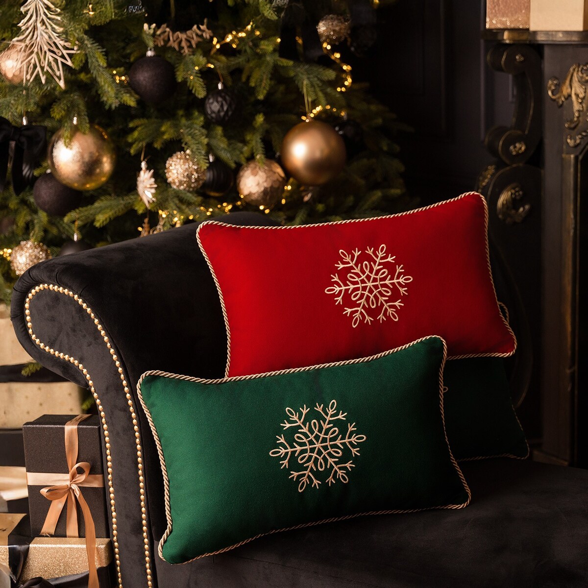Czerwona poduszka zimowa Snowflake I 50 x 30 cm