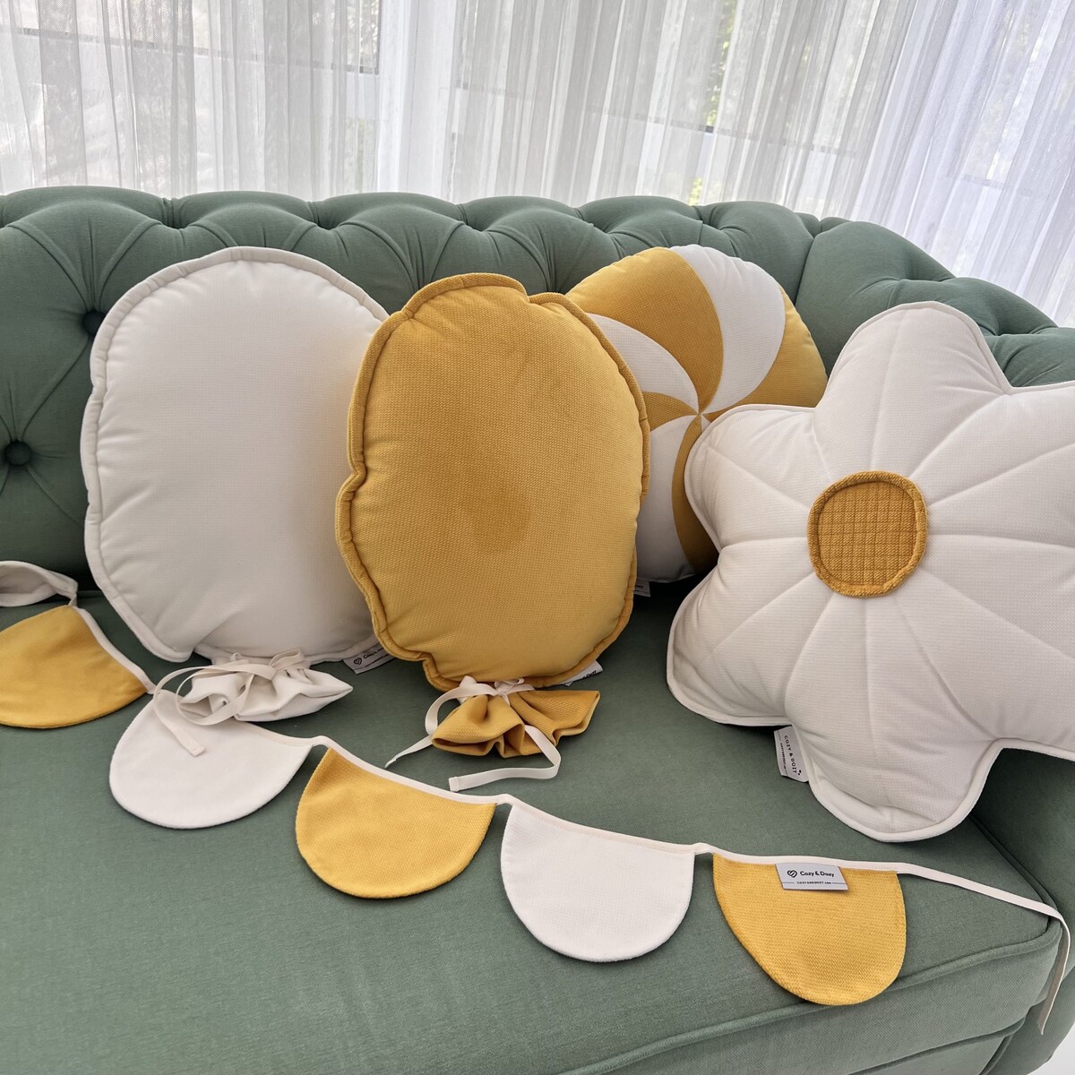 Okrągła poduszka cukierek - Yellow Candy