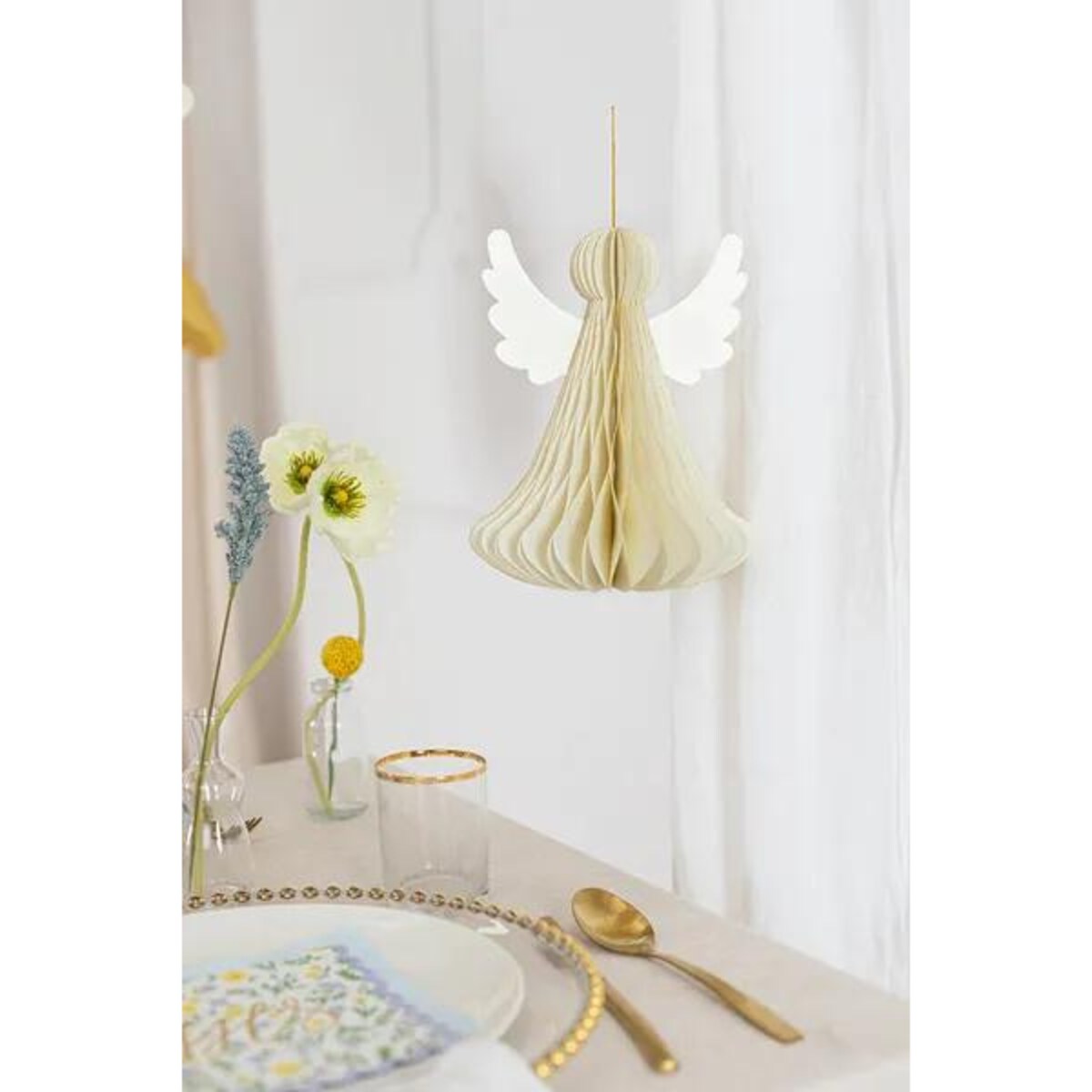 Dekoracja papierowa honeycomb Aniołek, kość słoniowa, 15 cm