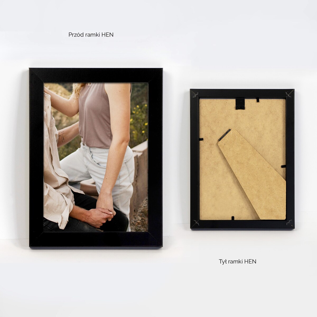 Ramka na zdjęcia 15x21 cm czarna rama MDF z plexi do powieszenia pion poziom stopka klasyczna ramka FRAMAI