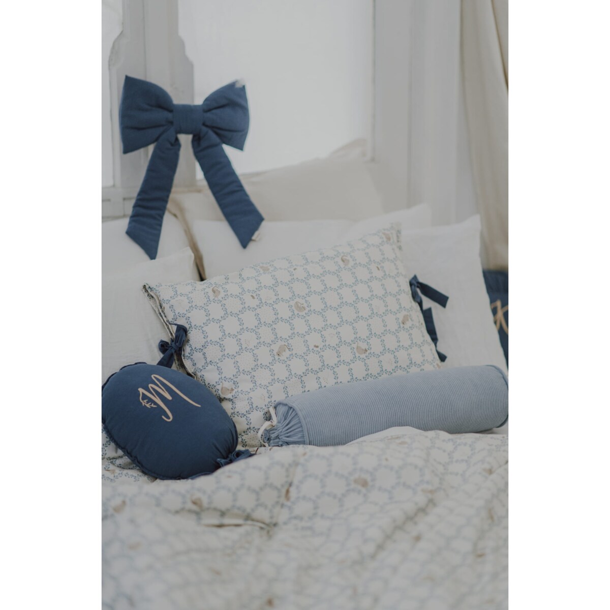 Poduszka dekoracyjna wałek sztruksowy blue