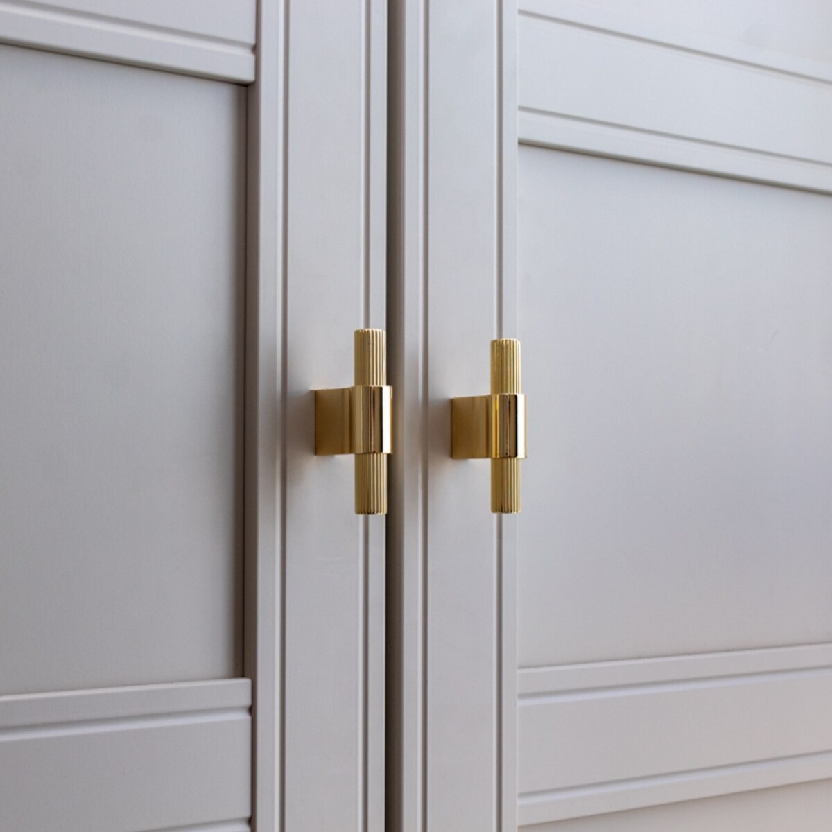 Gałka do mebli złota uchwyt meblowy podłużny połysk 68 mm