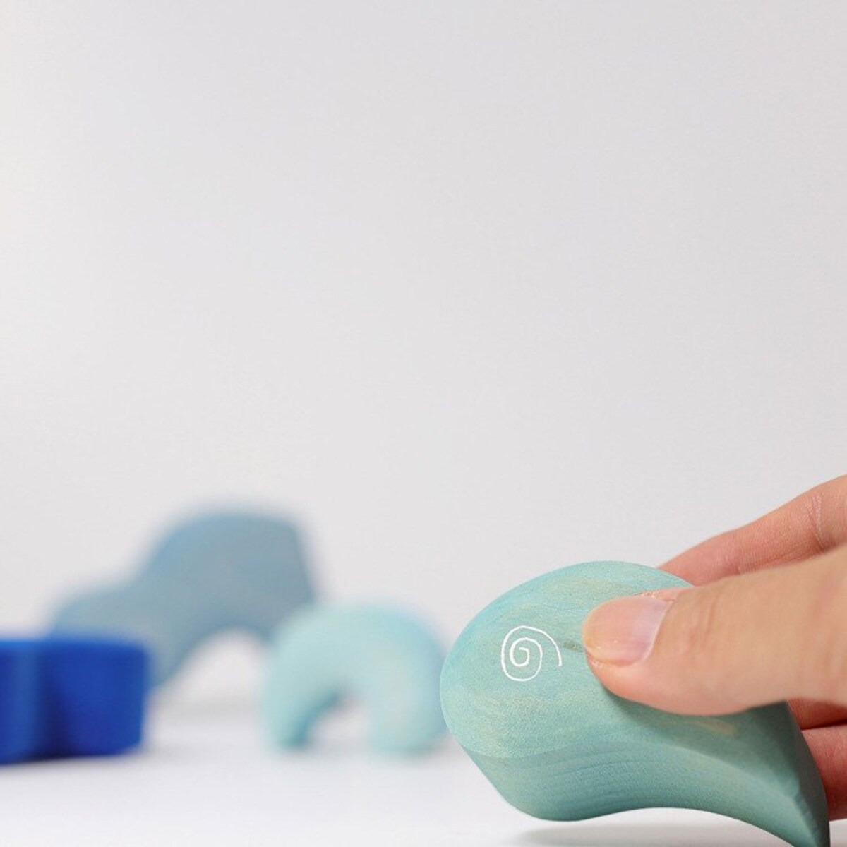 Kształty podniebne - drewniane klocki Grimm's niebieskie 1+