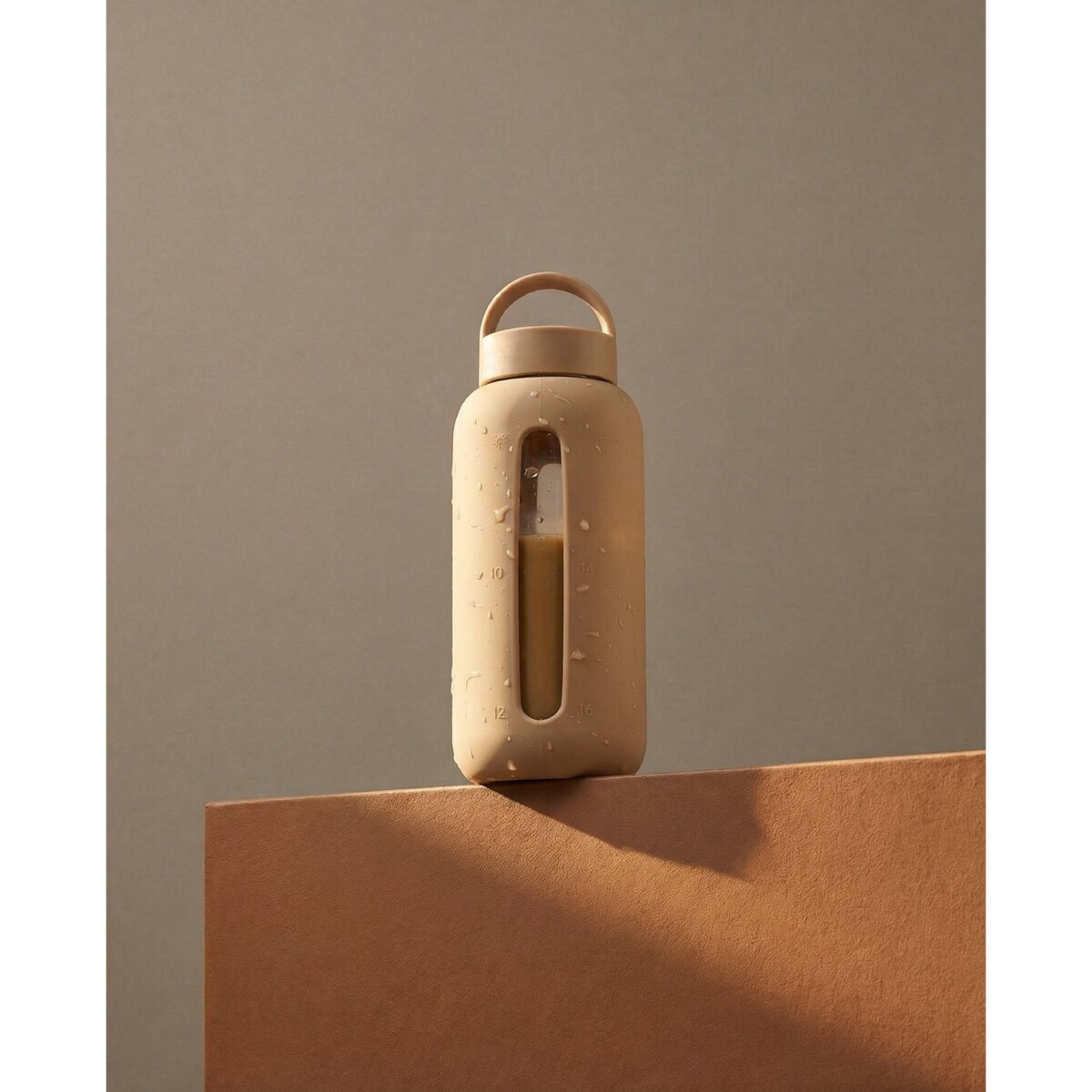 MUUKI DAILY BOTTLE szklana butelka na wodę 720 ml, Milk Coffee