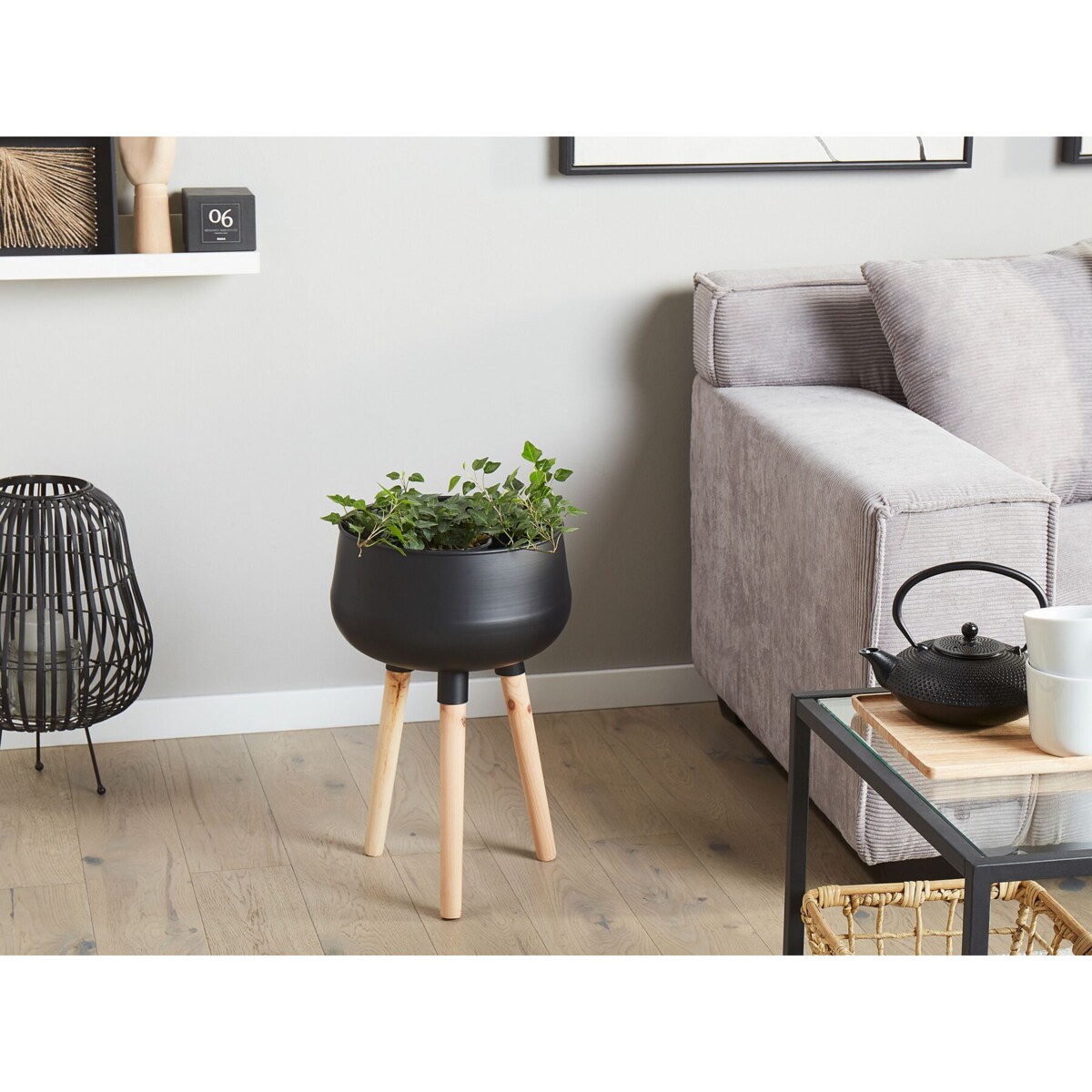 Doniczka na stojaku metalowa 30 x 30 x 47 cm czarna z jasnym drewnem AGROS