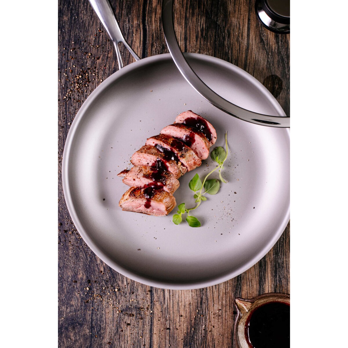 Profesjonalna patelnia stalowa Amitsu 28 cm z pokrywką Na indukcje Na gaz Nierdzewna