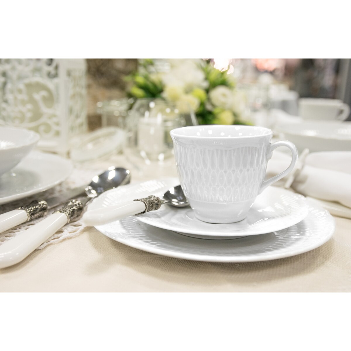 Zestaw filiżanek ze spodkami dla 6 osób 12 el. Sofia biała 0001