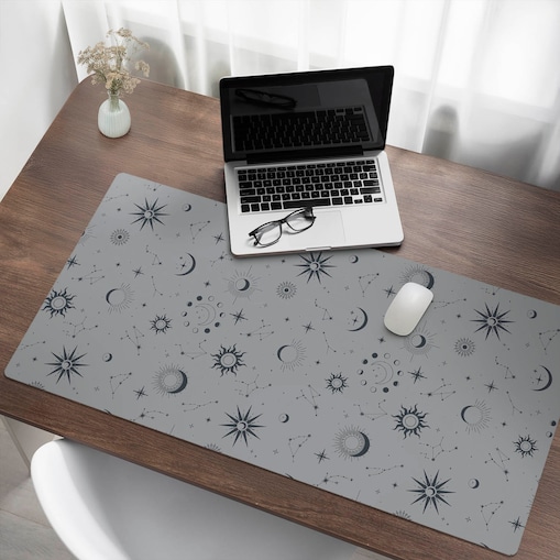 Szara mata na biurko Kosmiczne wzory, 120x60 cm