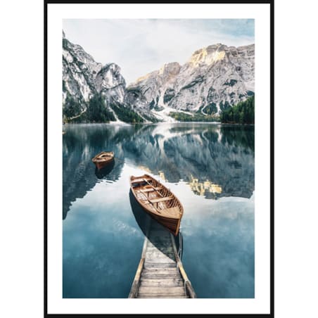 Poster Story, Plakat, Obraz - Łodzie na Górskim Jeziorze Lago Braies No1, wymiary 21 x 30 cm