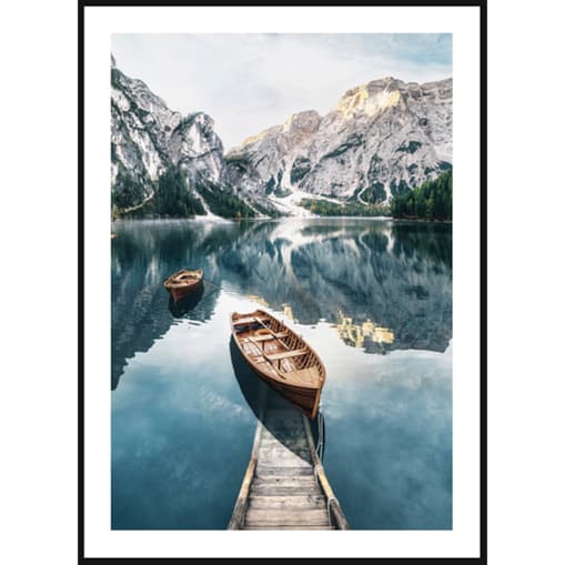Poster Story, Plakat, Obraz - Łodzie na Górskim Jeziorze Lago Braies No1, wymiary 21 x 30 cm