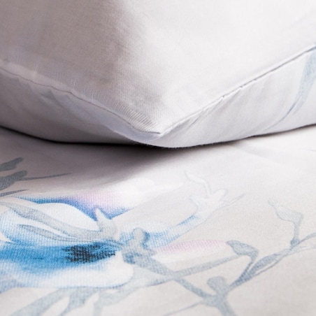 Pościel satyna bawełniana 220x200 Satynlove jasna w pastelowe błękitne kwiatki