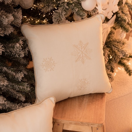 Beżowa poduszka zimowa Snowflake VIII 45x45 cm