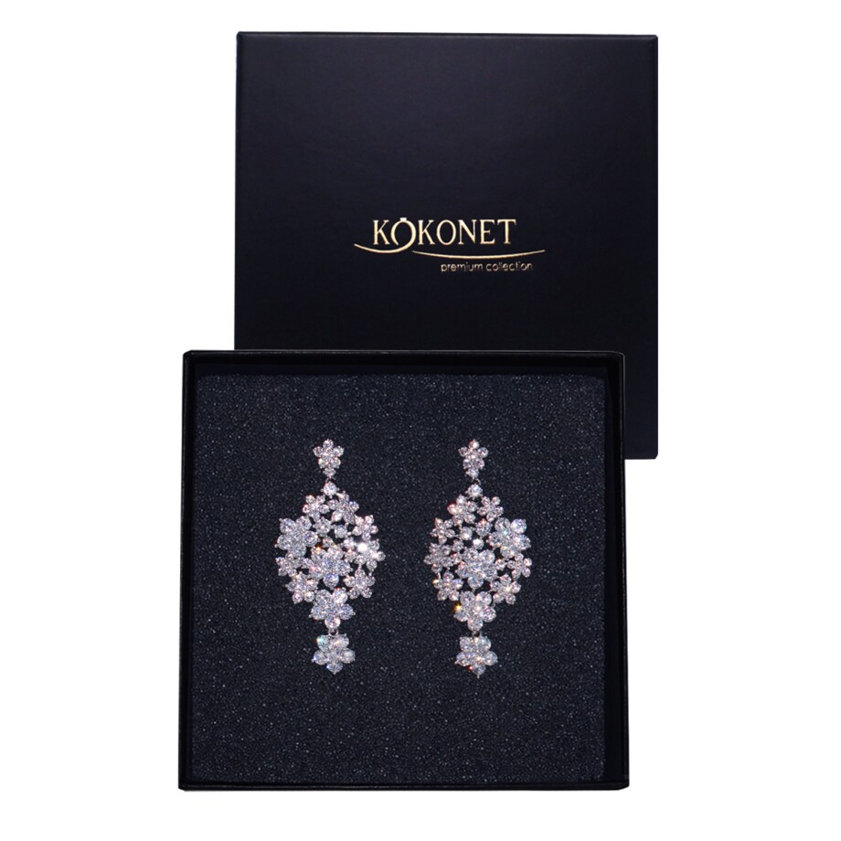 KOLCZYKI kwiatowe z cyrkoniami kryształkami eleganckie widoczne efektowne