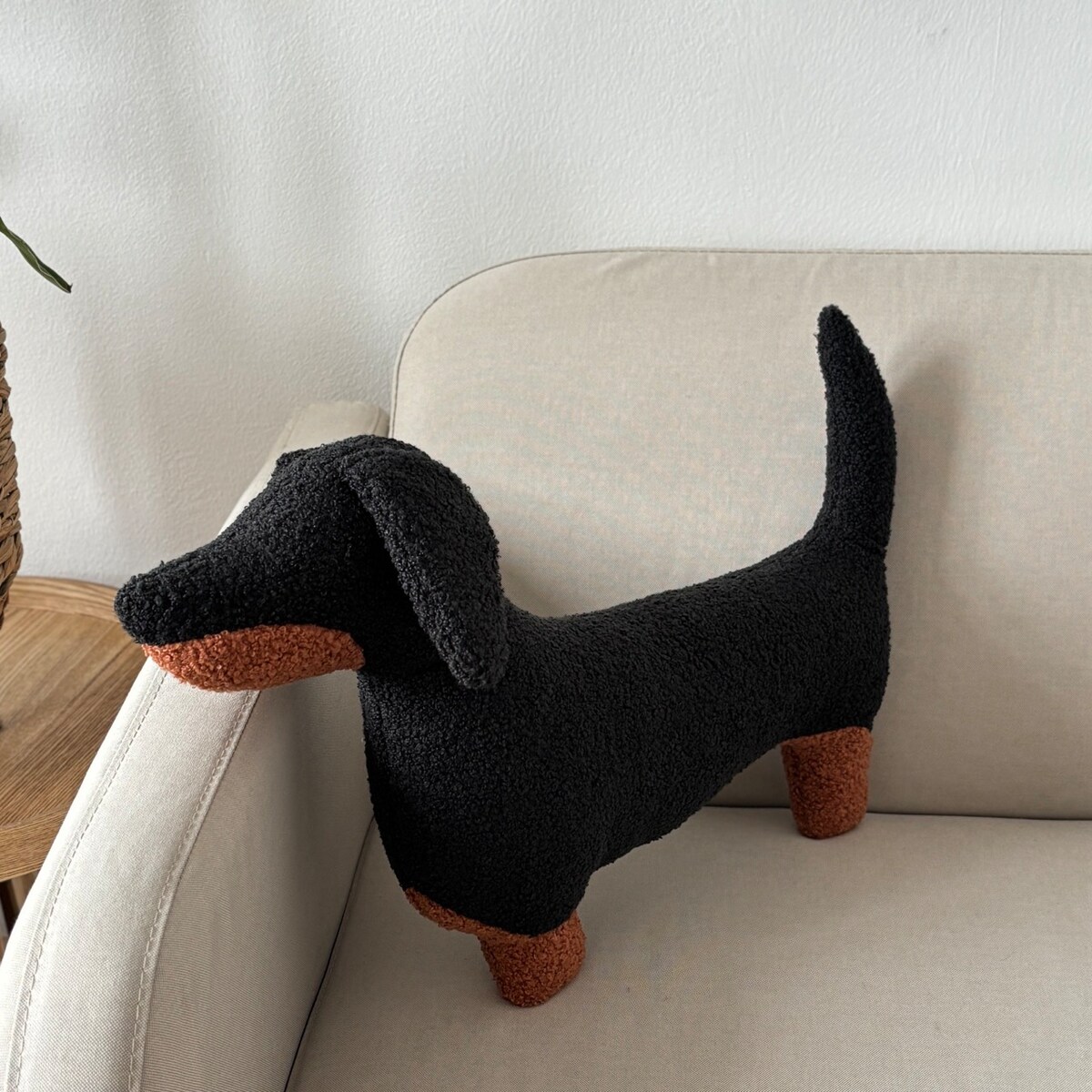 Poduszka Pies Jamnik czarny podpalany boucle