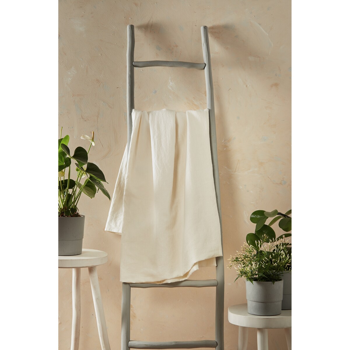 Śmietankowa zasłona z lnu 140x250 na taśmie marszczącej