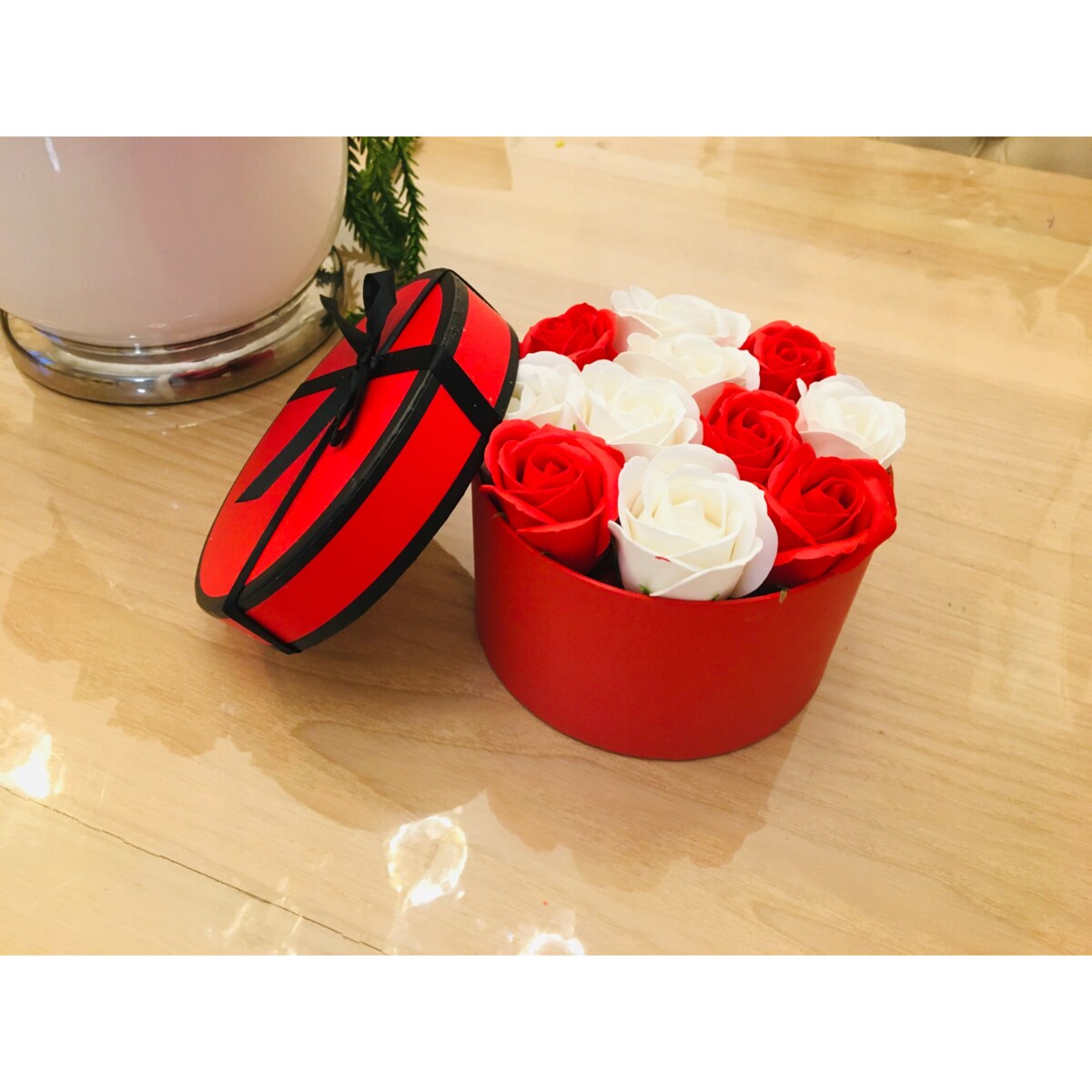 GOTOWY PREZENT urodziny dzień kobiet MAMY imieniny PUDEŁKO Z RÓŻAMI Z MYDŁA