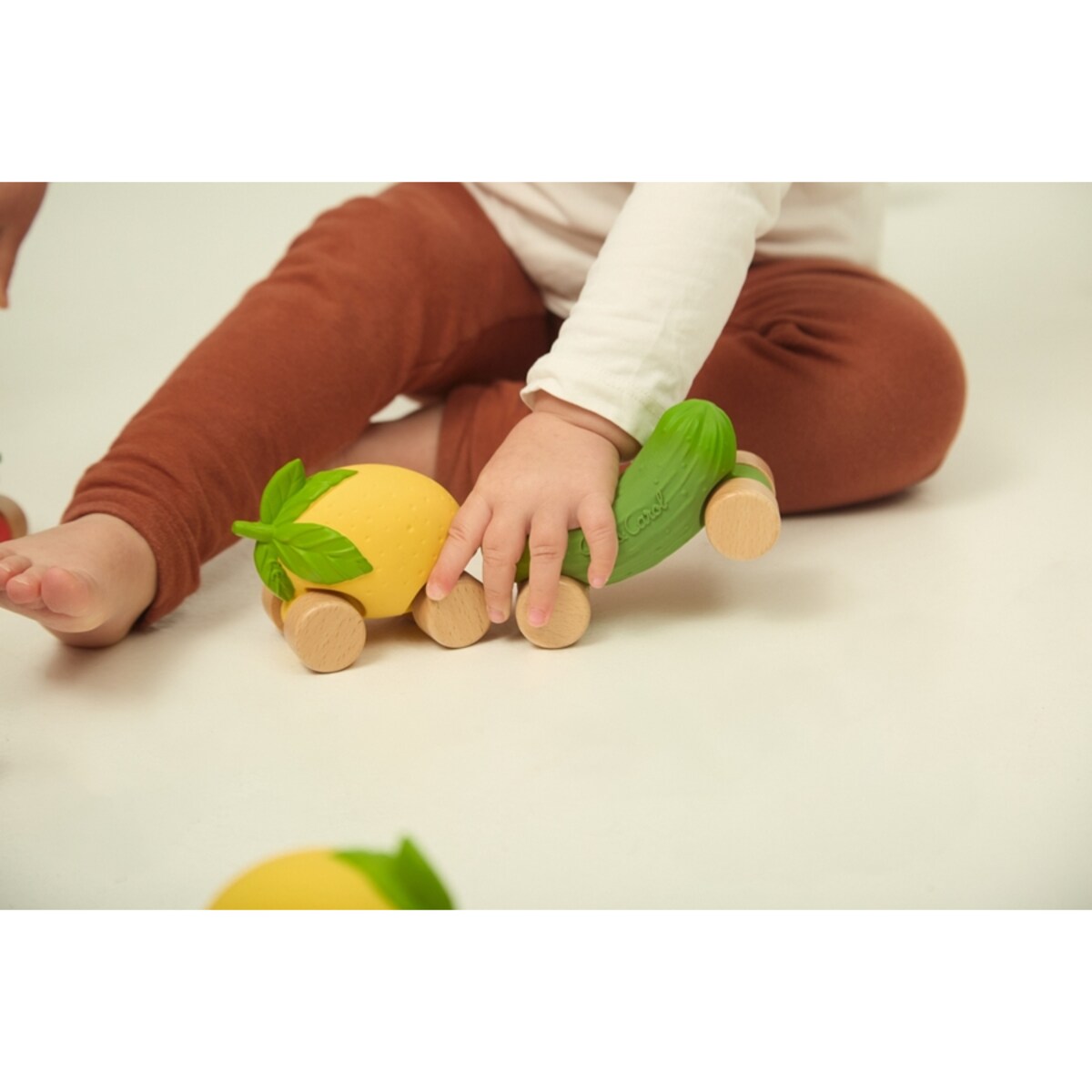 Oli & Carol Samochodzik dla Niemowlaka Cytryna Lou