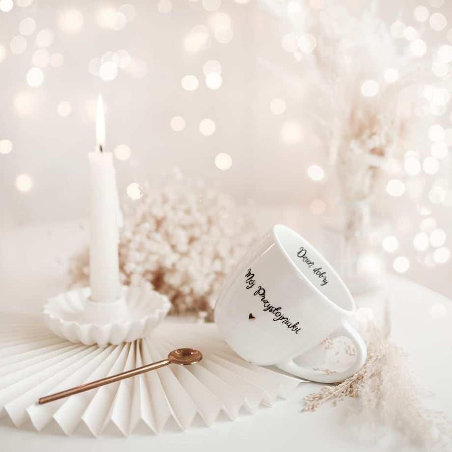 Biały kubek porcelanowy 300 ml - motyw złotego serca i napisu dzień dobry mój przystojniaku dla partnera na walentynki