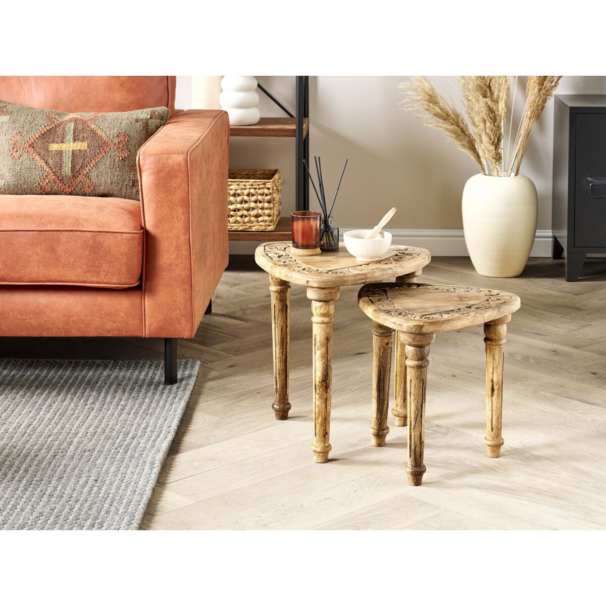 Zestaw dwóch stolików pomocniczych drewno mango jasne SAORA