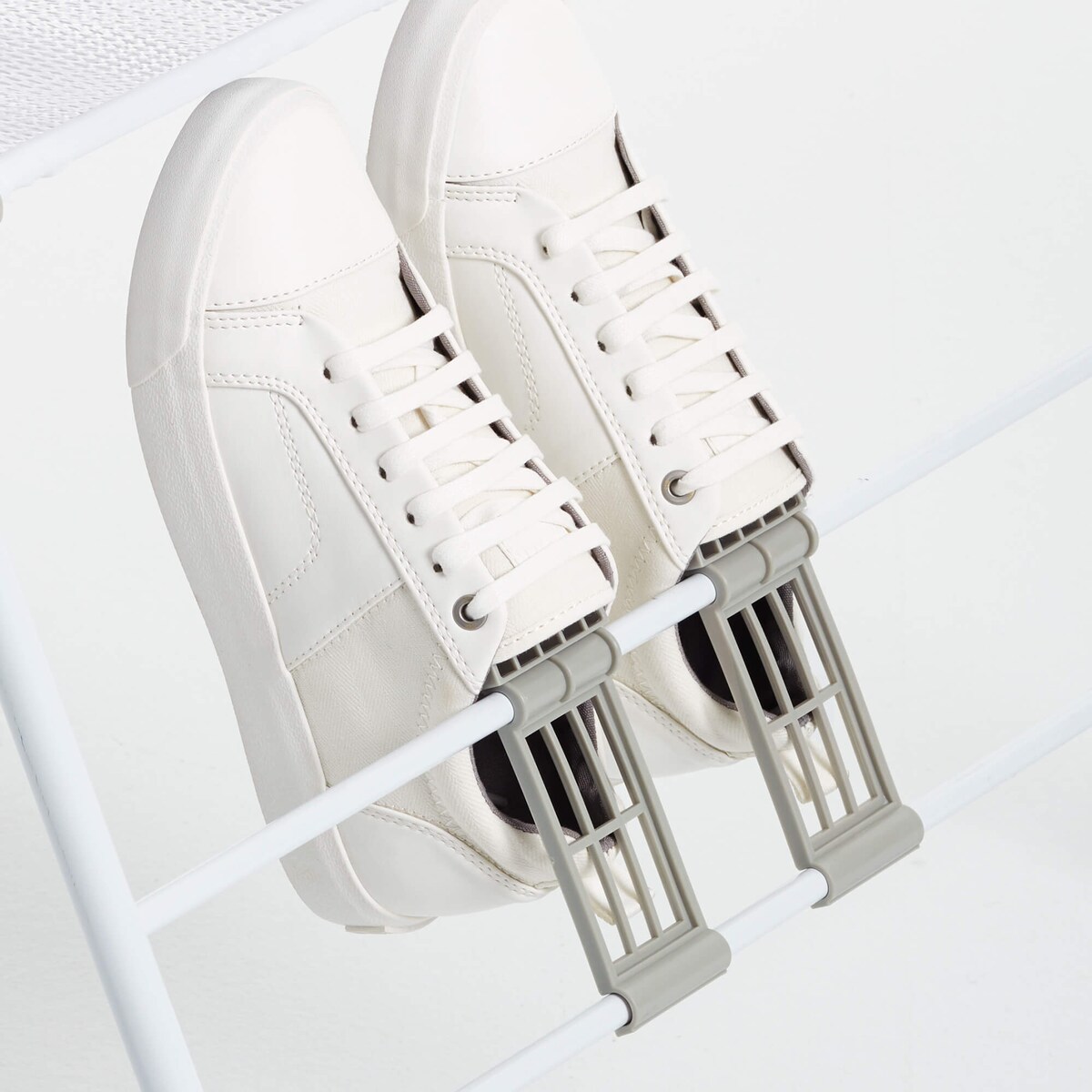 Suszarka na pranie z uchwytami na buty Rayen - 145 x 61 cm, Biały